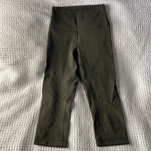 Lululemon cropped aligns